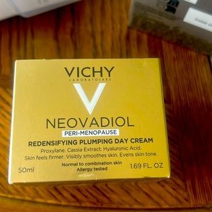 Vichy Neovadiol redensifying plumping day ceeam